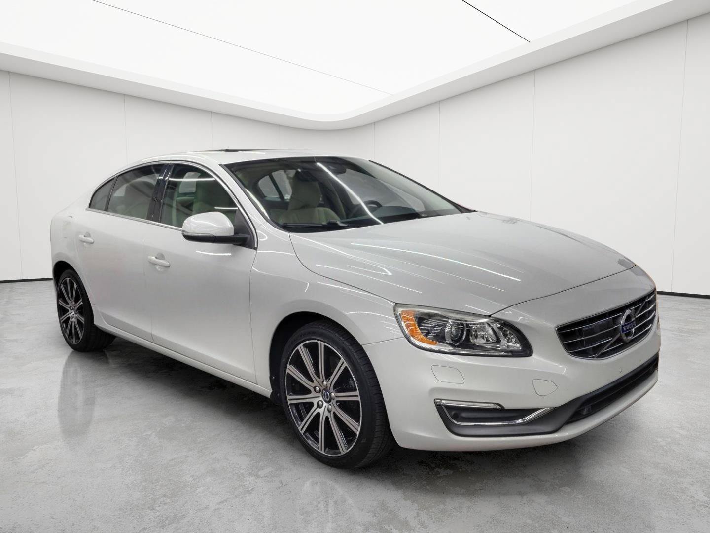 Used 2017 Volvo S60 T5 Inscription Platinum w/ Climate Package AWD/4WD image 2