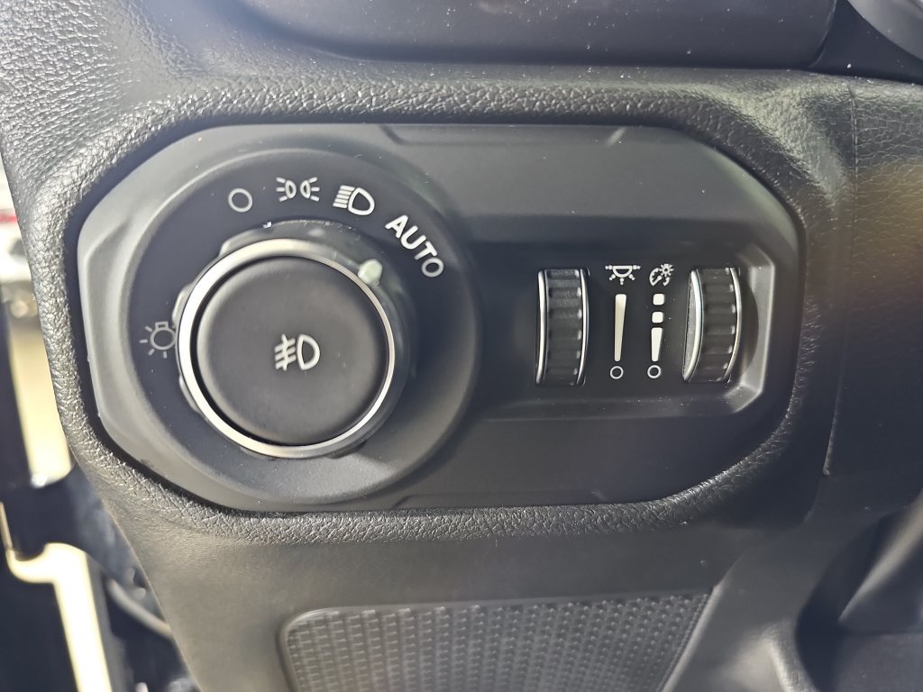 Used 2022 Jeep Wrangler Unlimited Sport AWD/4WD image 31
