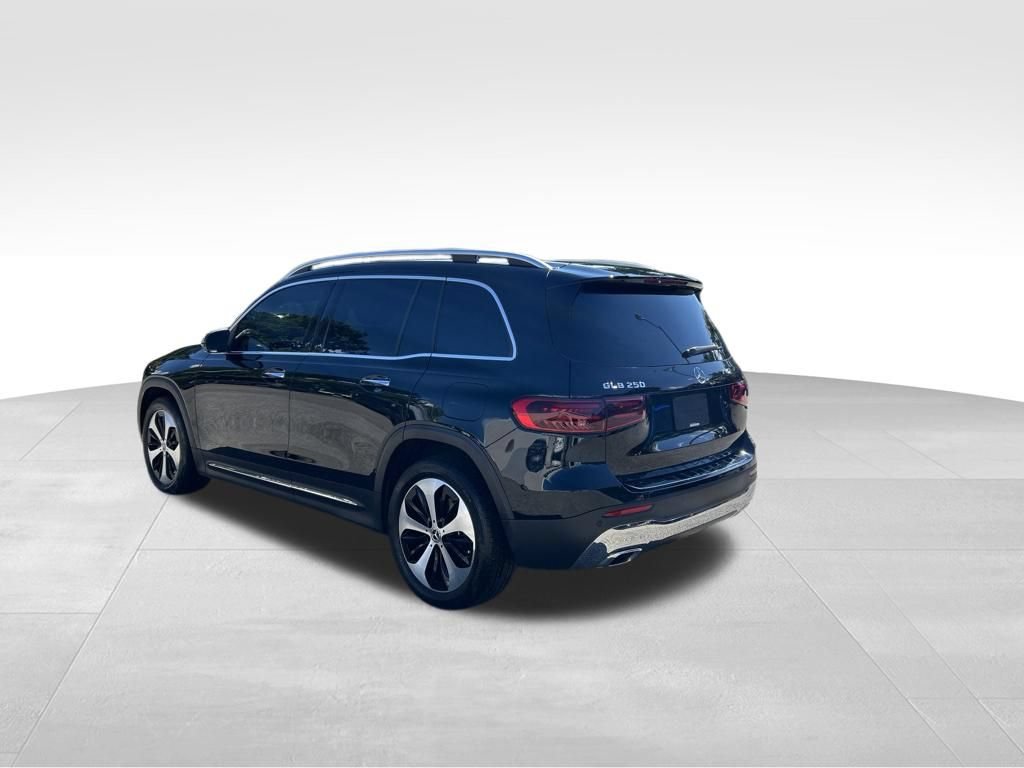 Used 2025 Mercedes-Benz GLB 250 image 3