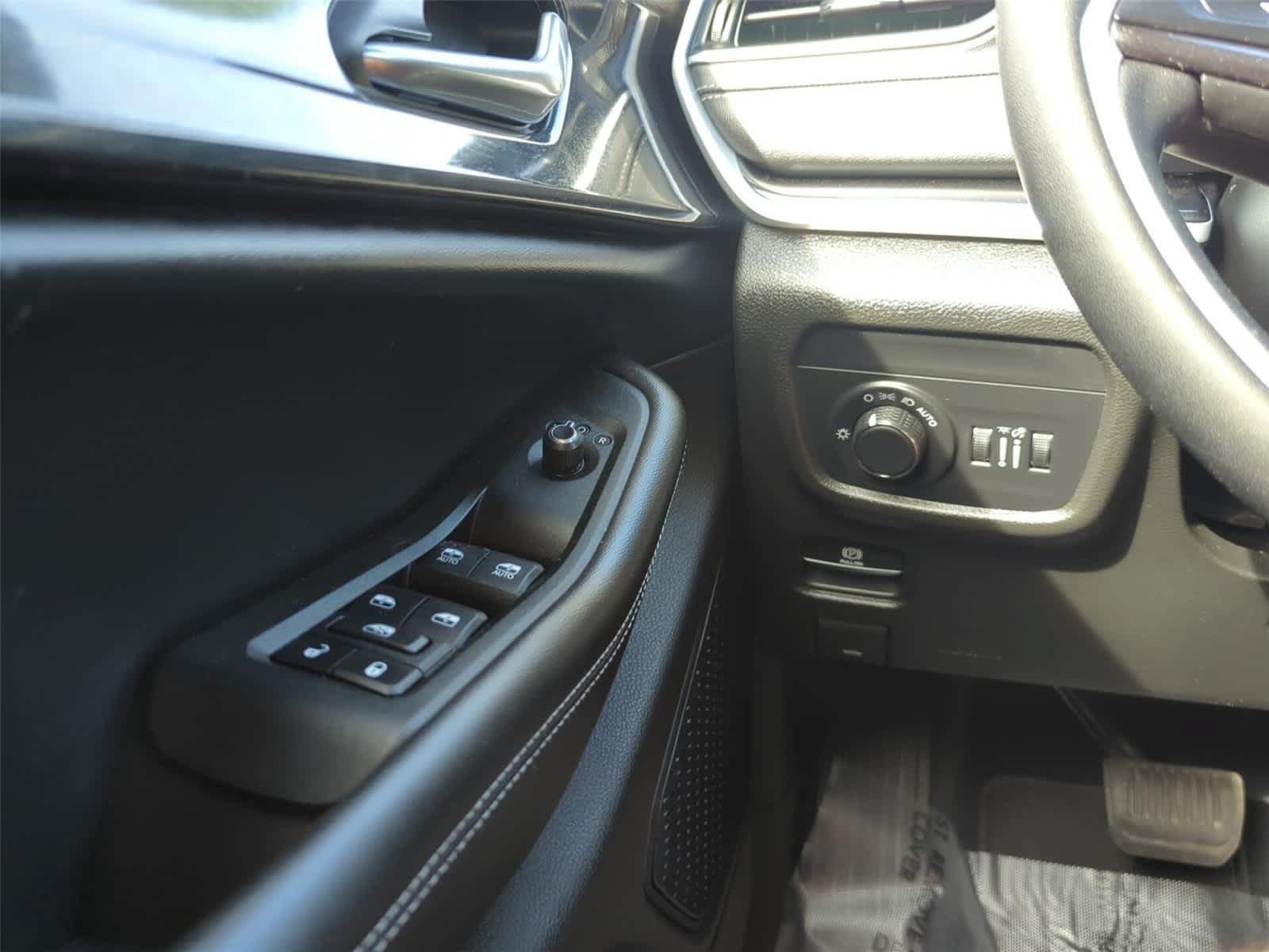 Used 2023 Jeep Grand Cherokee Altitude AWD/4WD image 20