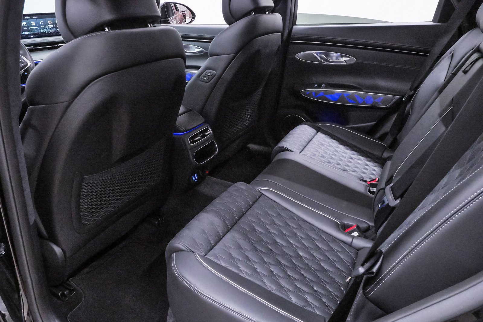 Certified 2025 Genesis GV70 3.5T Sport w/ Sport Advanced Package image 11