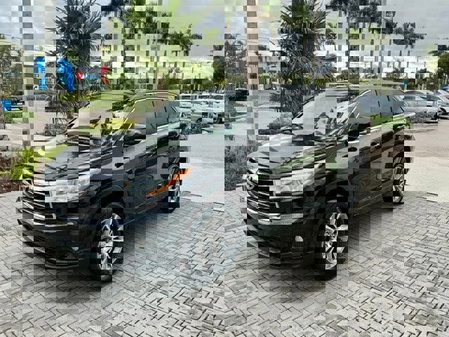 Used 2014 Toyota Highlander Plus image 3