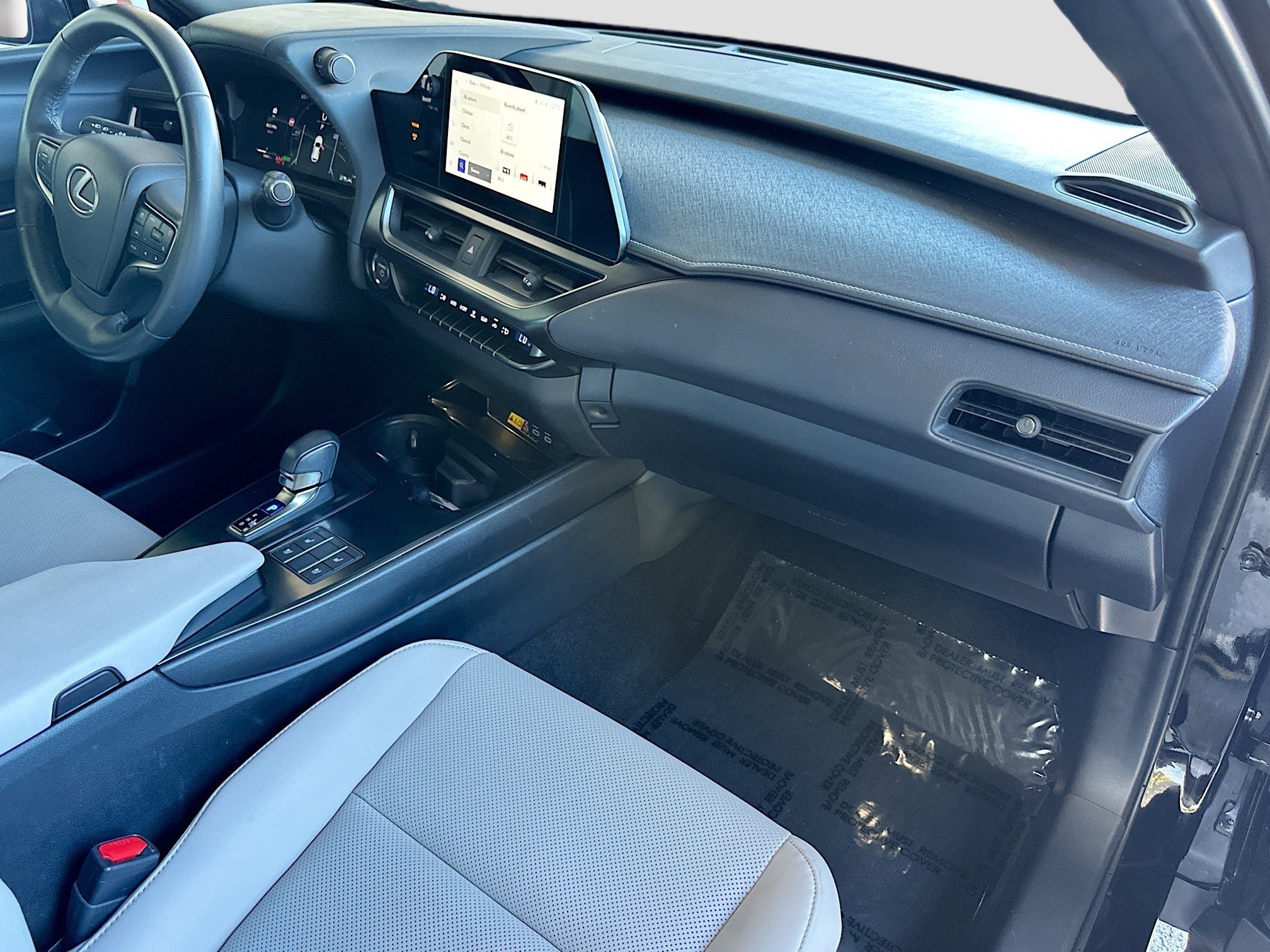 Used 2025 Lexus UX 300h FWD image 18
