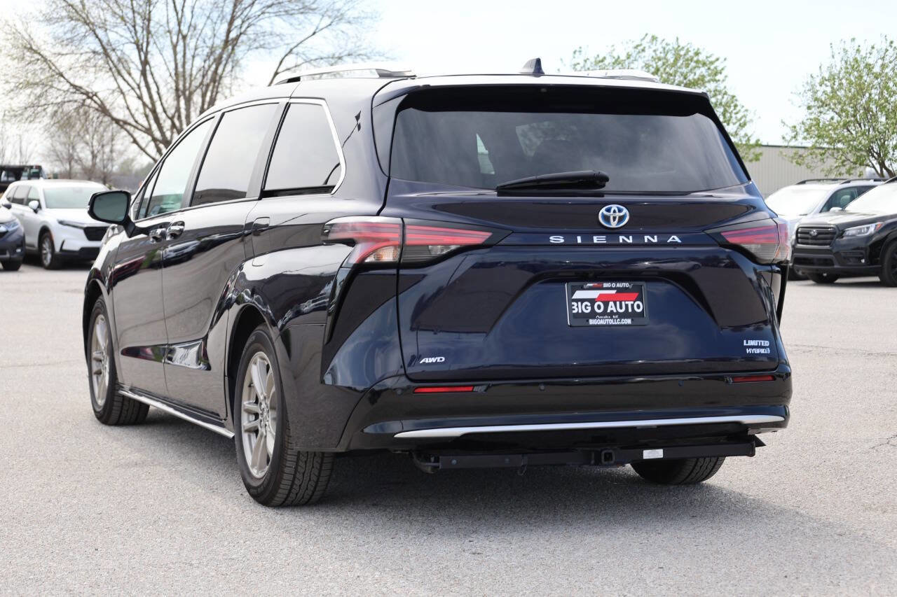 Used 2023 Toyota Sienna Limited AWD/4WD image 11