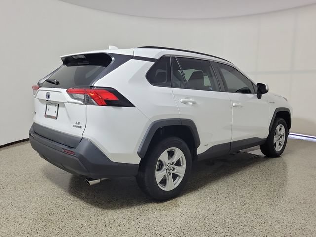 Used 2021 Toyota RAV4 LE AWD/4WD image 5
