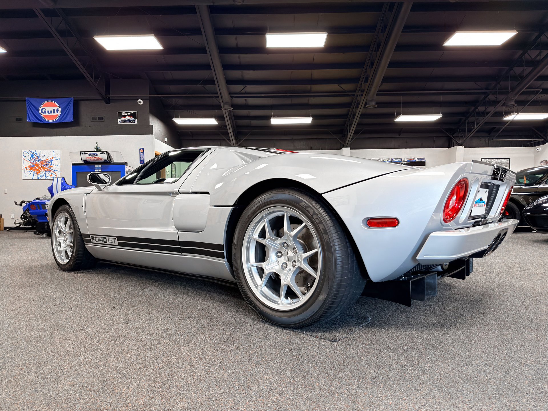 Used 2005 Ford GT RWD image 36