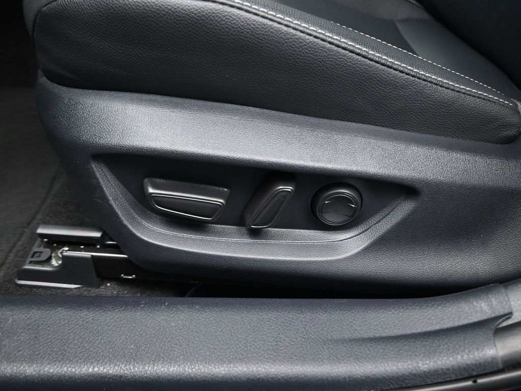 Used 2025 Toyota Camry SE image 13