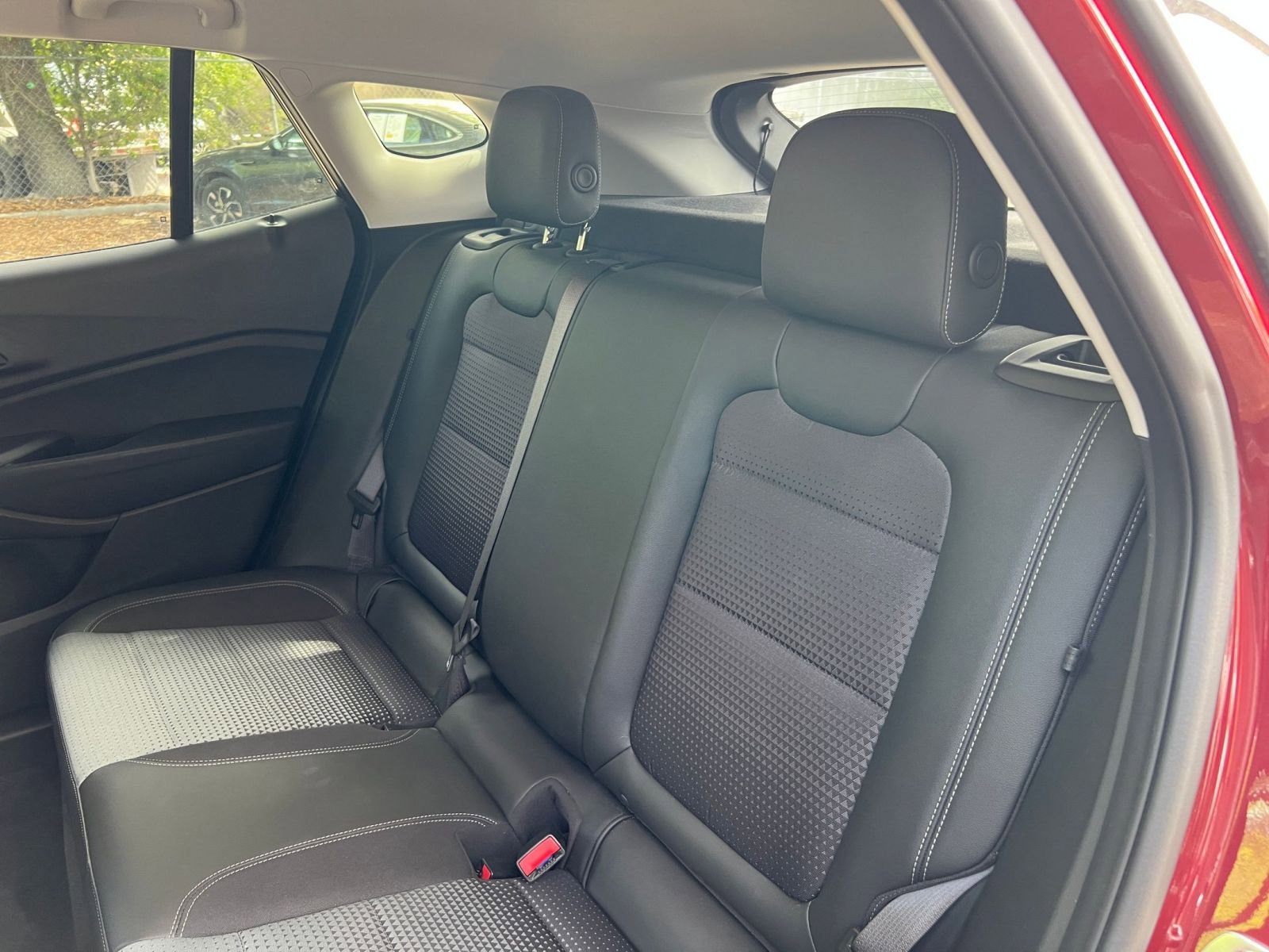 Used 2025 Chevrolet Trax LT FWD image 34