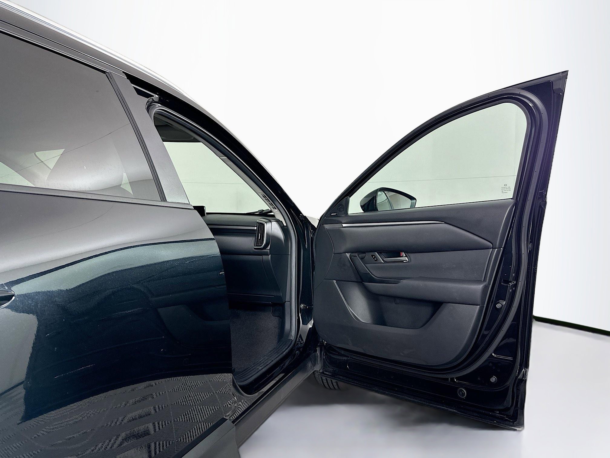 Used 2025 MAZDA CX-50 AWD 2.5 S w/ Premium Package image 32