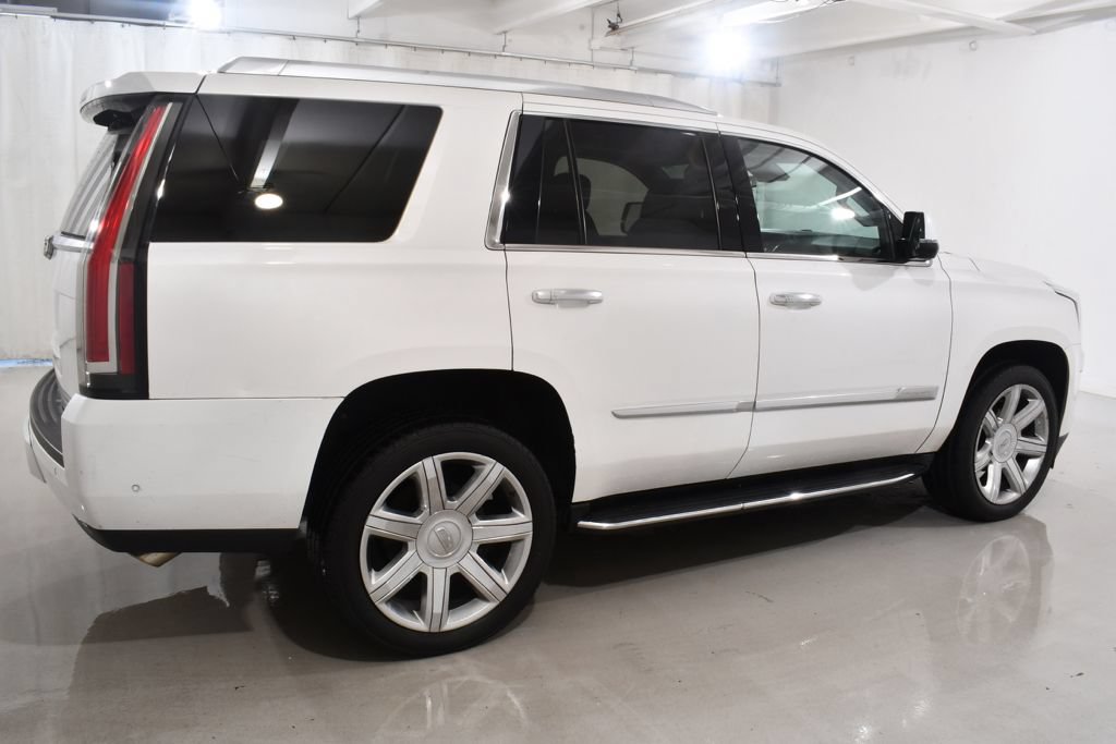 Used 2018 Cadillac Escalade Luxury AWD/4WD image 11