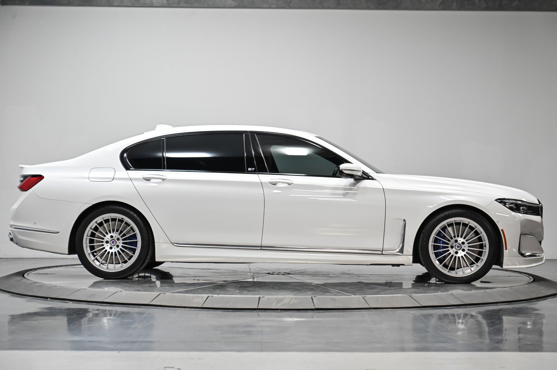 Used 2022 BMW ALPINA B7 xDrive w/ Luxury Rear Seating Package AWD/4WD image 17