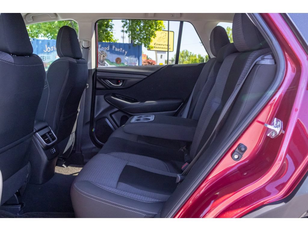 Used 2025 Subaru Outback Premium AWD/4WD image 13