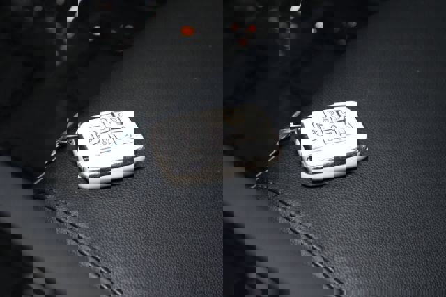 Used 2017 Jaguar XE Premium image 12