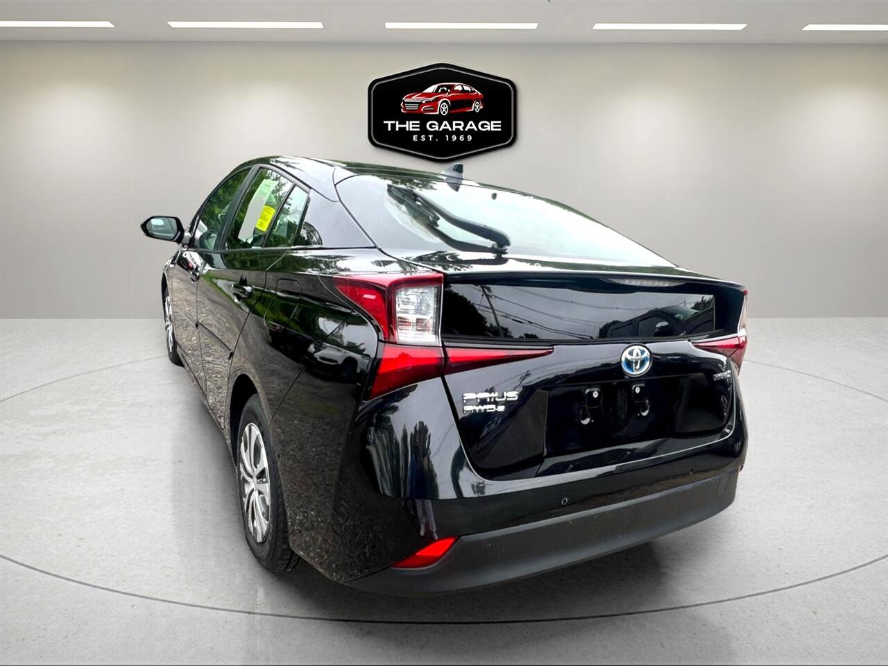 Used 2019 Toyota Prius LE image 3