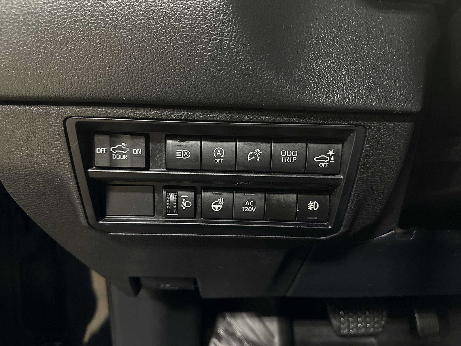 Used 2022 Toyota Tundra Limited w/ Power Package AWD/4WD image 32