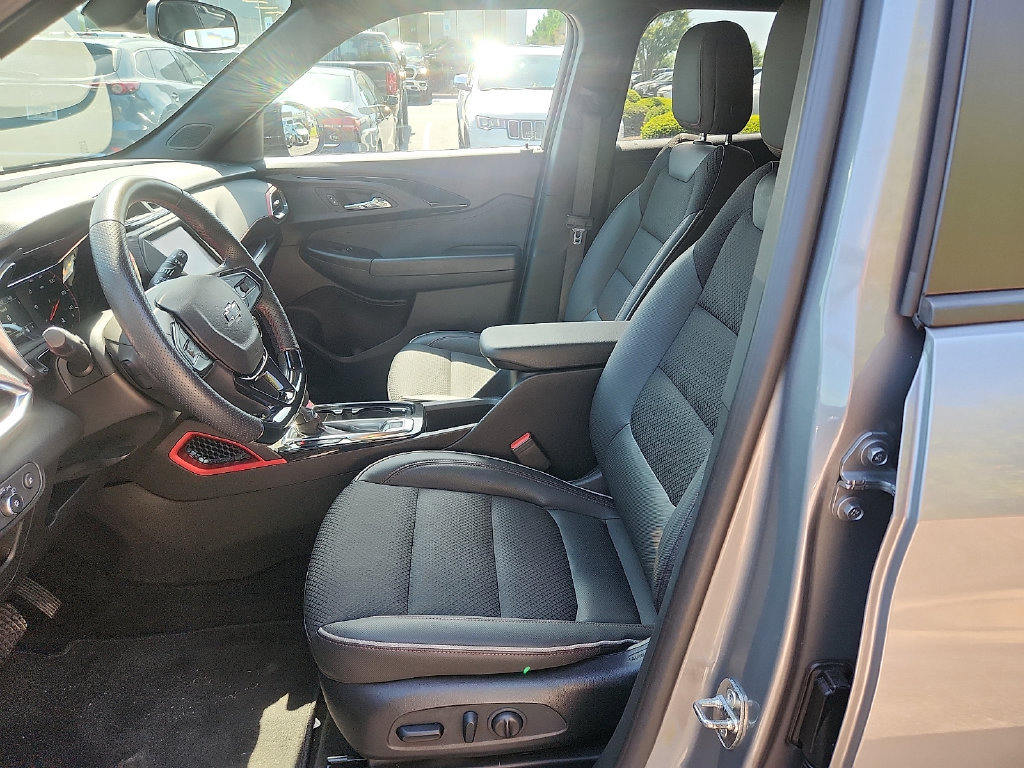 Used 2023 Chevrolet TrailBlazer RS FWD image 13