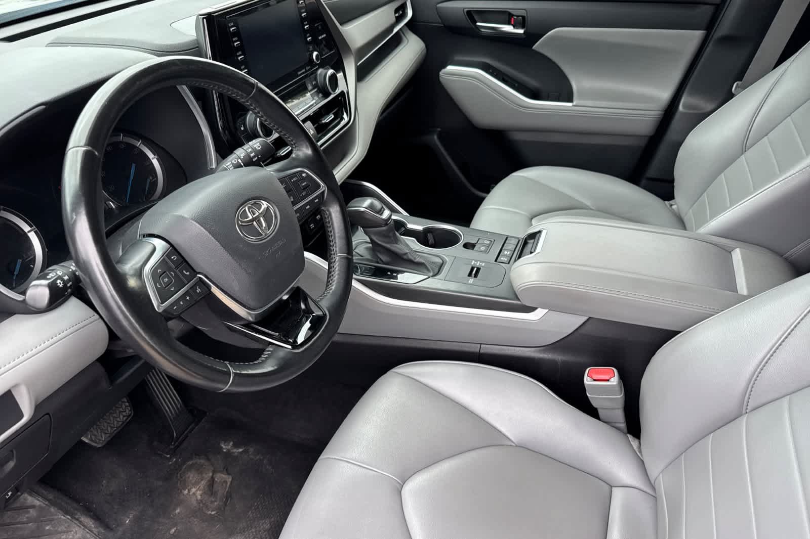 Used 2021 Toyota Highlander XLE FWD image 9