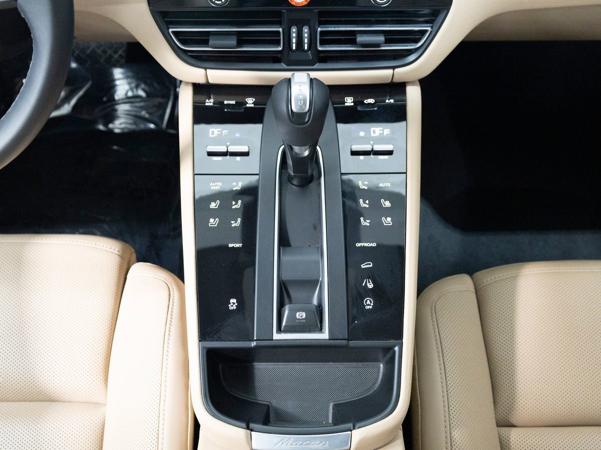 Certified 2025 Porsche Macan image 17