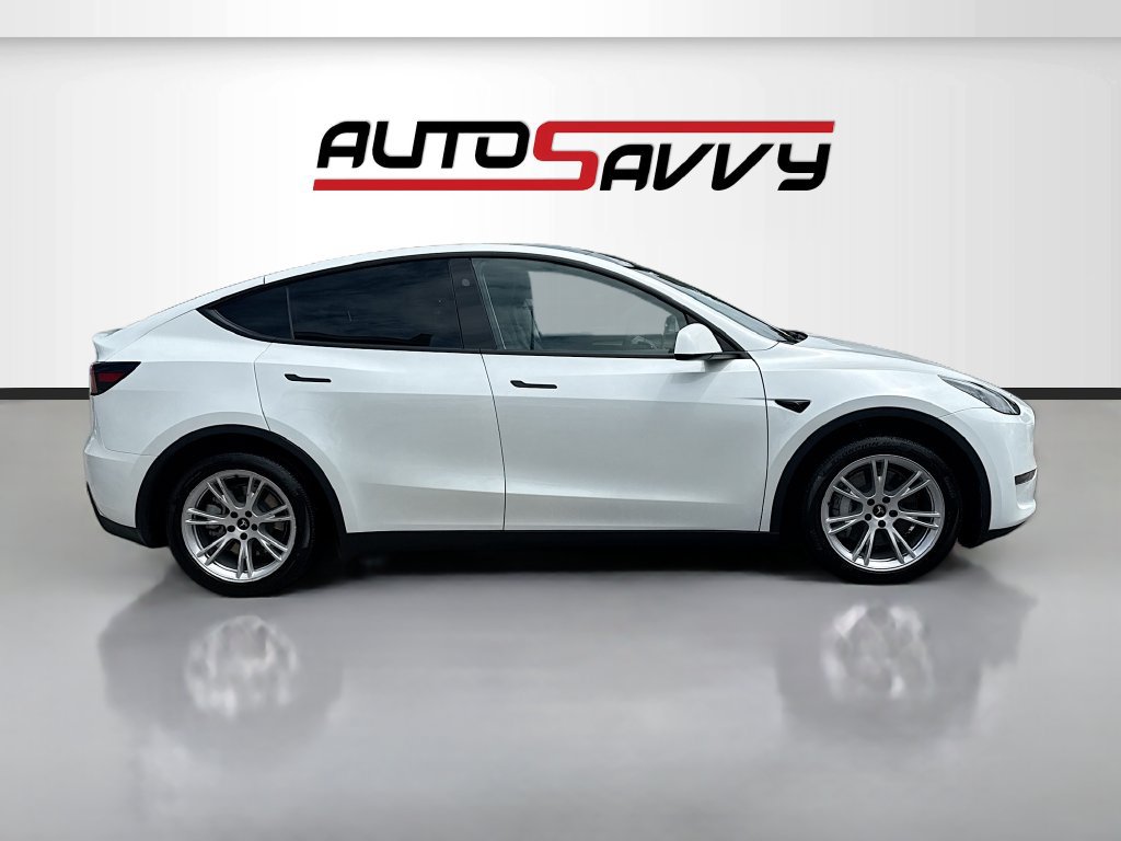 Used 2024 Tesla Model Y Long Range AWD/4WD image 8