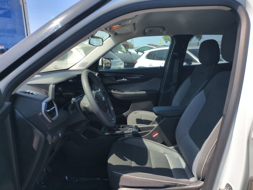Used 2025 Chevrolet TrailBlazer LT AWD/4WD image 23