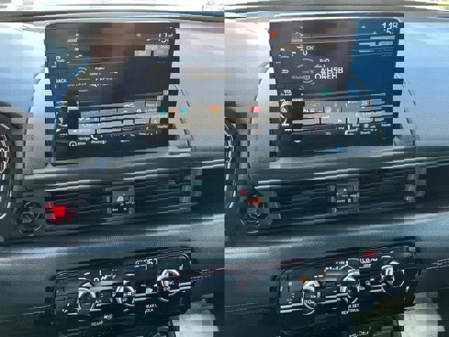 Used 2023 Honda Pilot Touring image 32