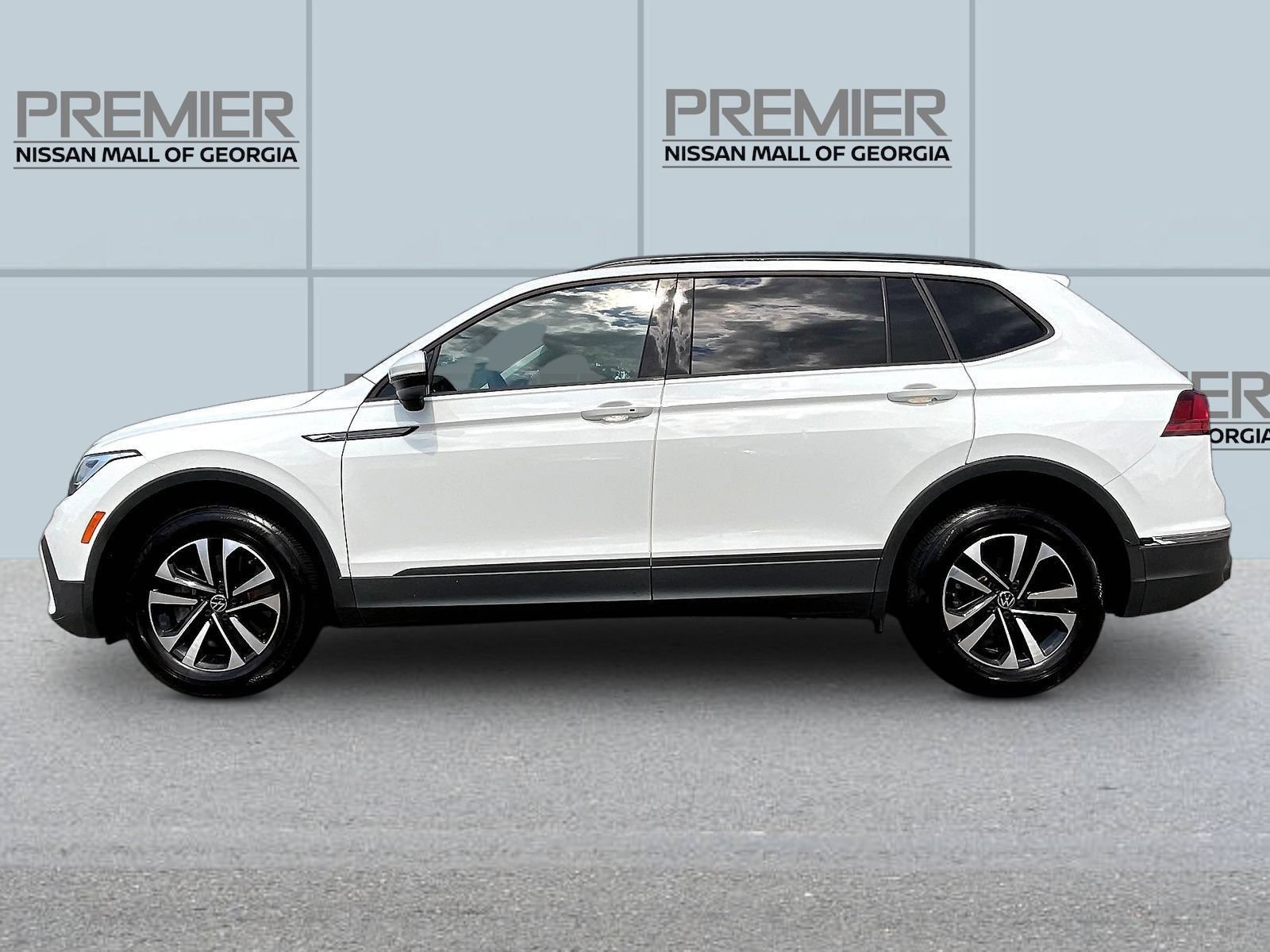Used 2022 Volkswagen Tiguan S w/ IQ.Drive Package FWD image 4