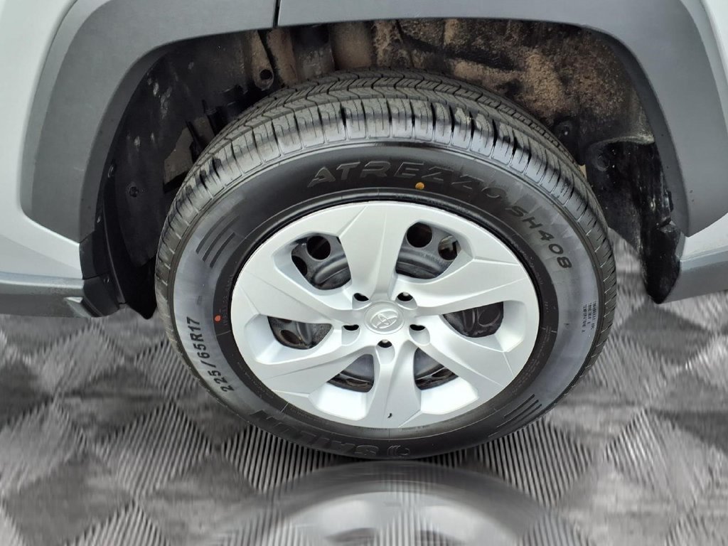 Used 2025 Toyota RAV4 LE AWD/4WD image 25