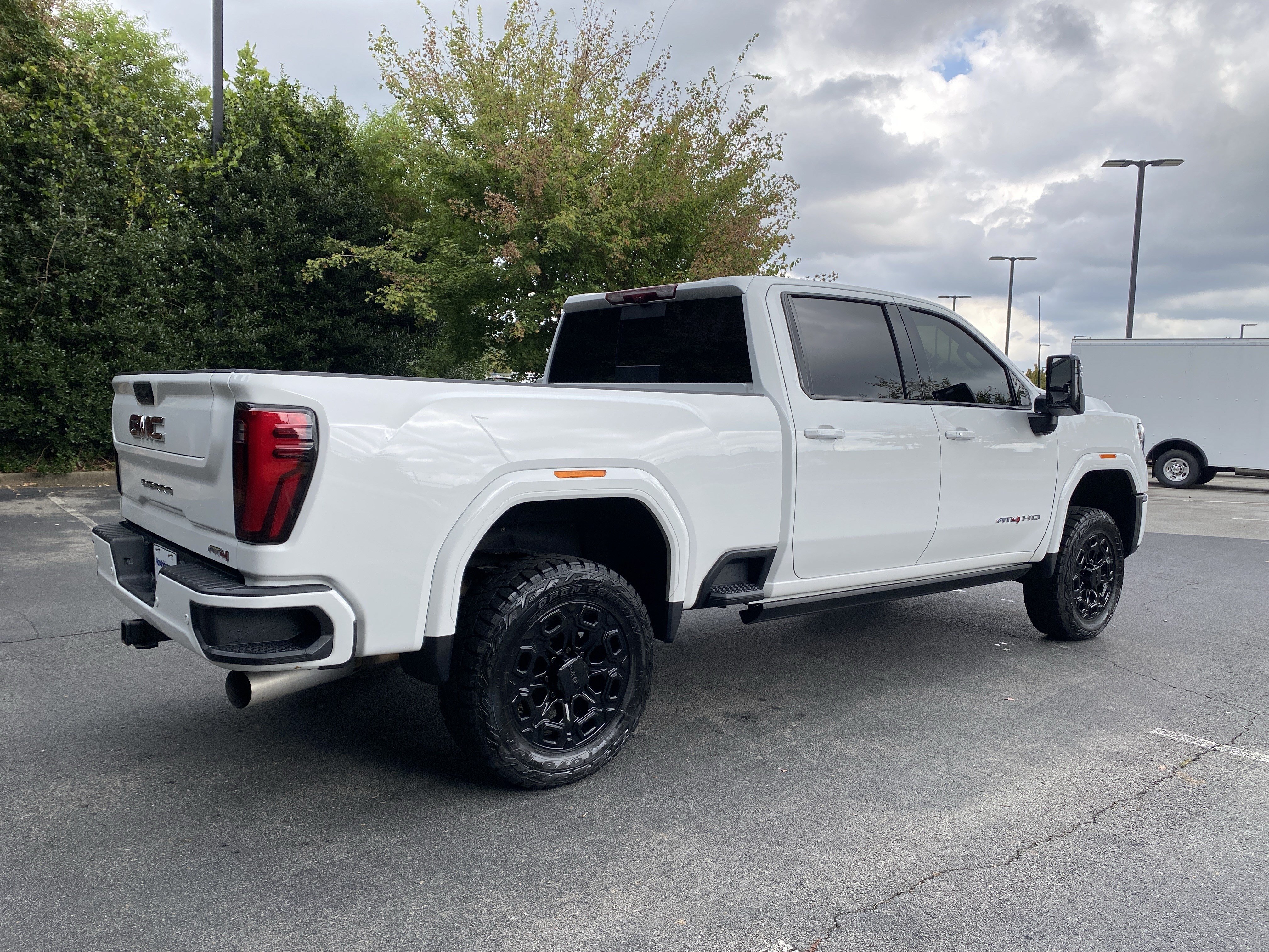 Used 2025 GMC Sierra 2500 AT4 w/ AT4 Premium Plus Package AWD/4WD image 9
