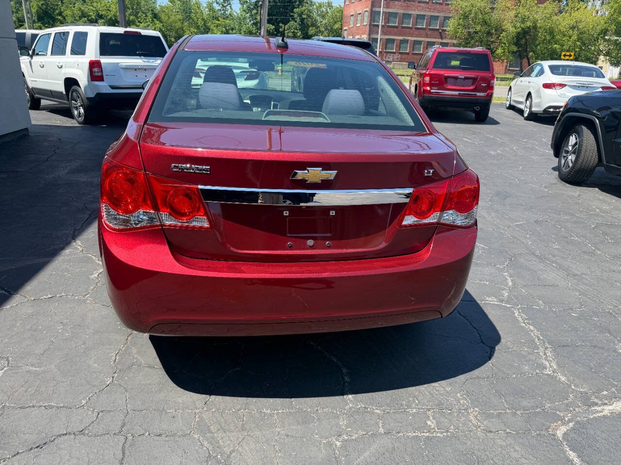 Used 2016 Chevrolet Cruze LT w/ Technology Package FWD image 5