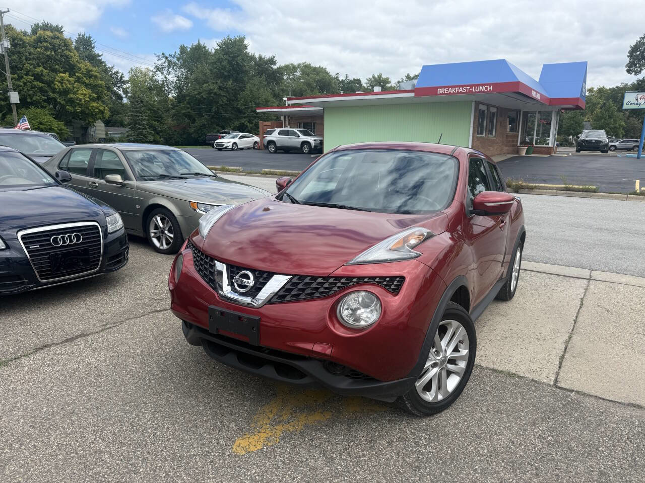 Used 2015 Nissan Juke SV image 3