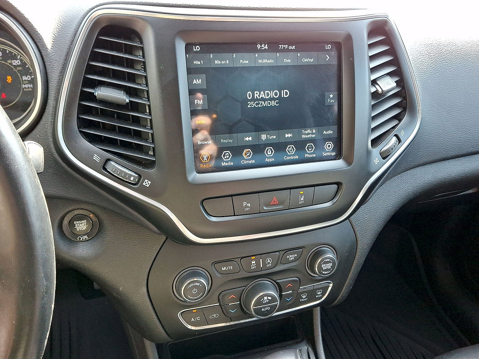 Used 2021 Jeep Cherokee Latitude Lux w/ Comfort/Convenience Group AWD/4WD image 14
