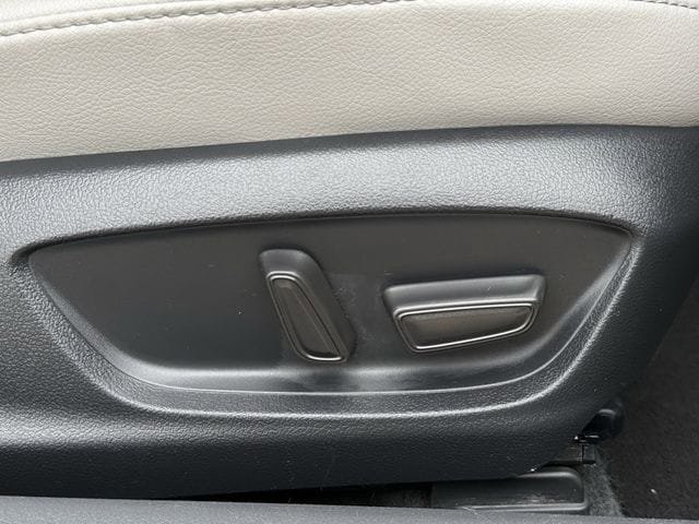 Used 2023 Toyota Camry XSE FWD image 31