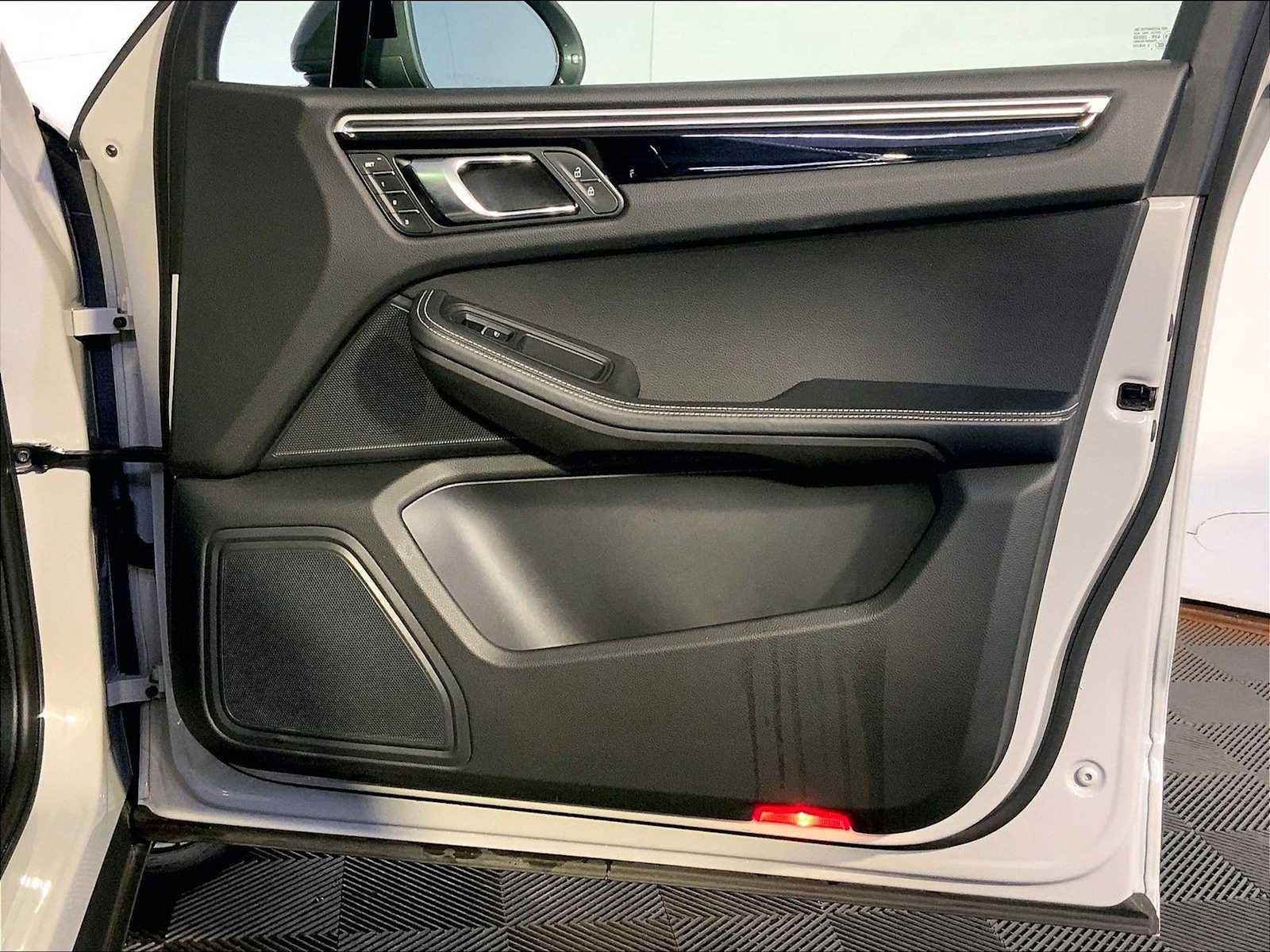 Certified 2023 Porsche Macan Turbo image 26