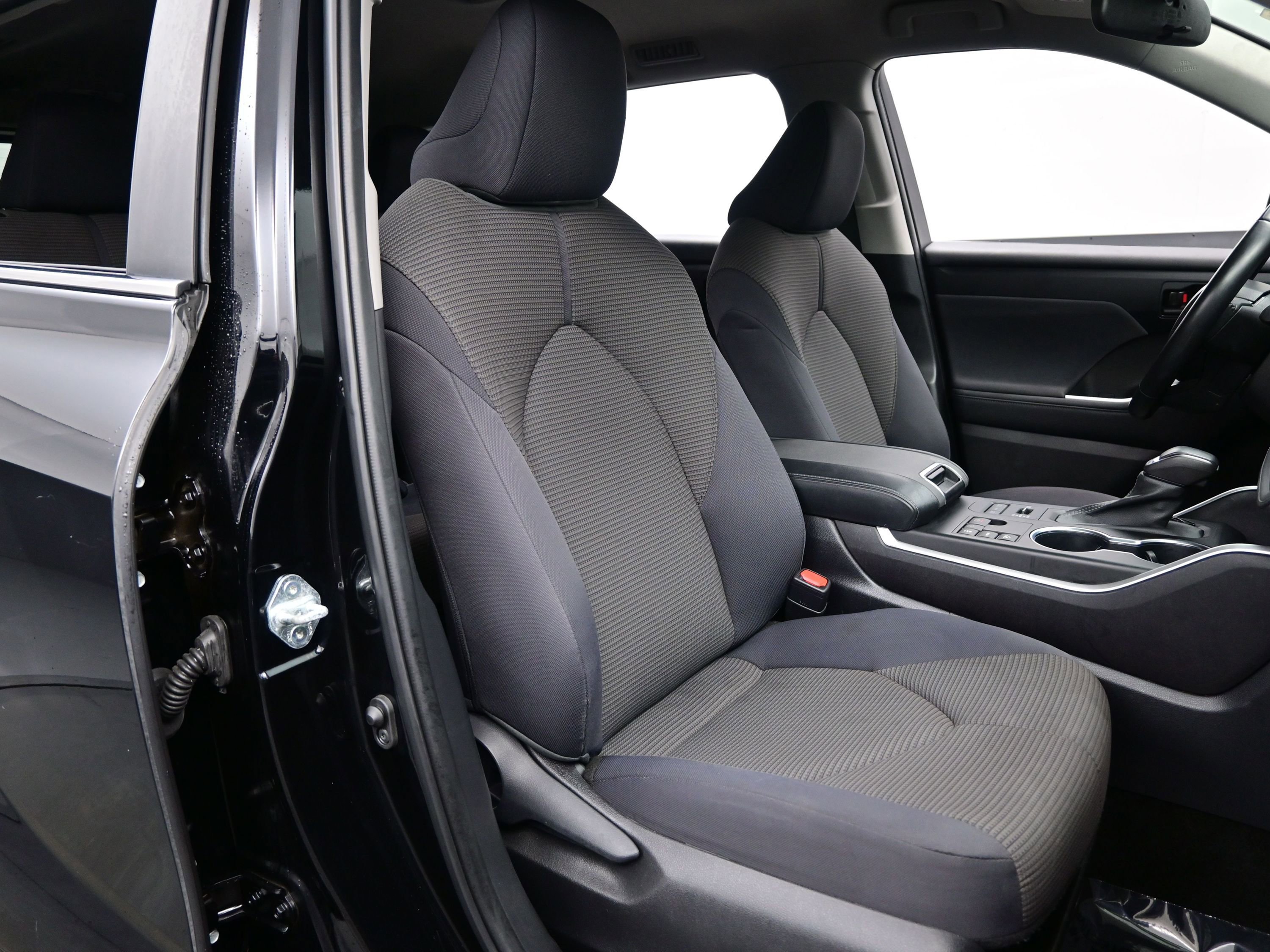 Used 2023 Toyota Highlander LE AWD/4WD image 14