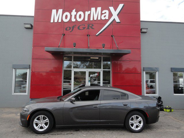 Used 2019 Dodge Charger SXT w/ Leather Interior Group image 6