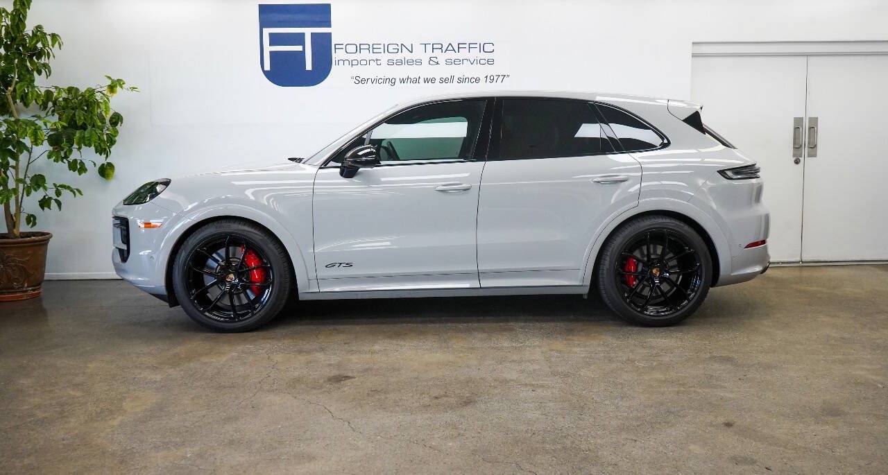 Used 2025 Porsche Cayenne GTS AWD/4WD image 7