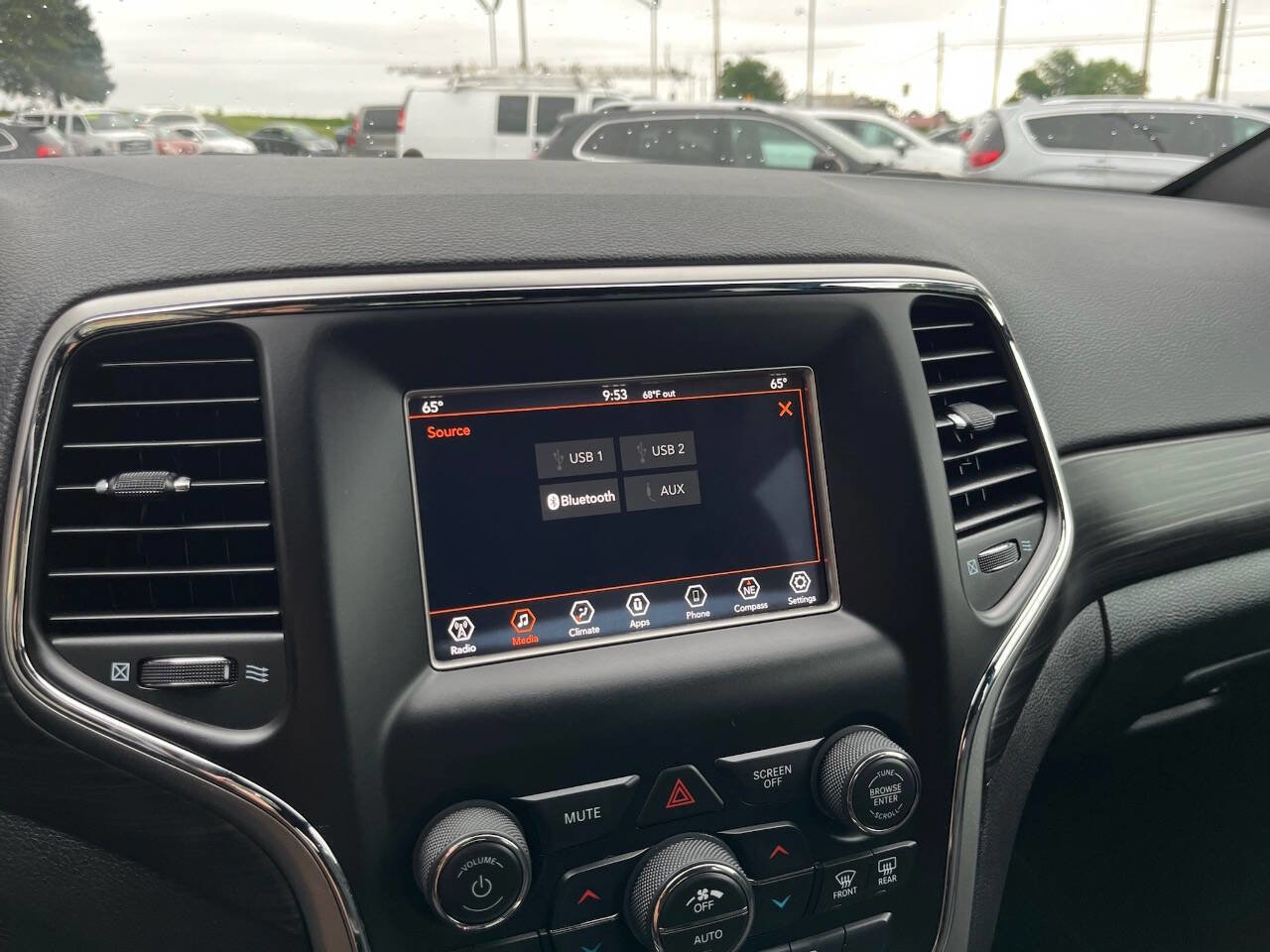 Used 2019 Jeep Grand Cherokee Laredo image 22