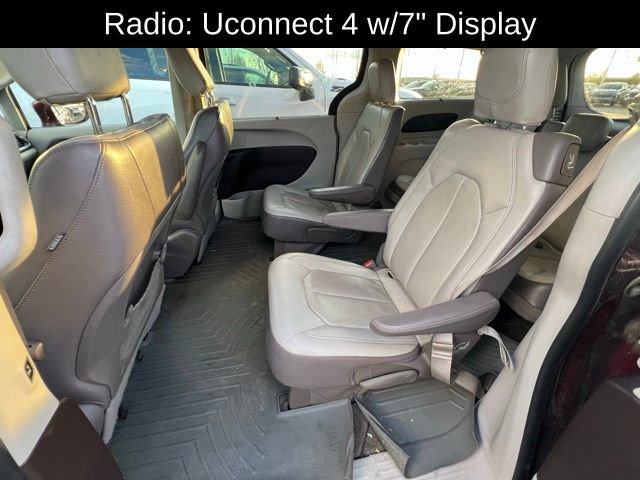 Used 2018 Chrysler Pacifica Touring-L image 12