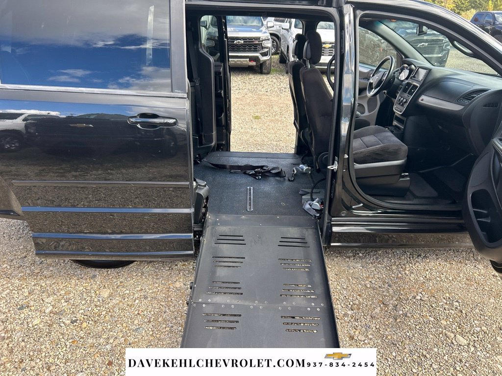 Used 2014 Dodge Grand Caravan SXT w/ UConnect Hands-Free Group FWD image 15