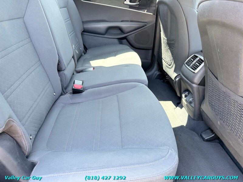 Used 2019 Kia Sorento FWD image 17