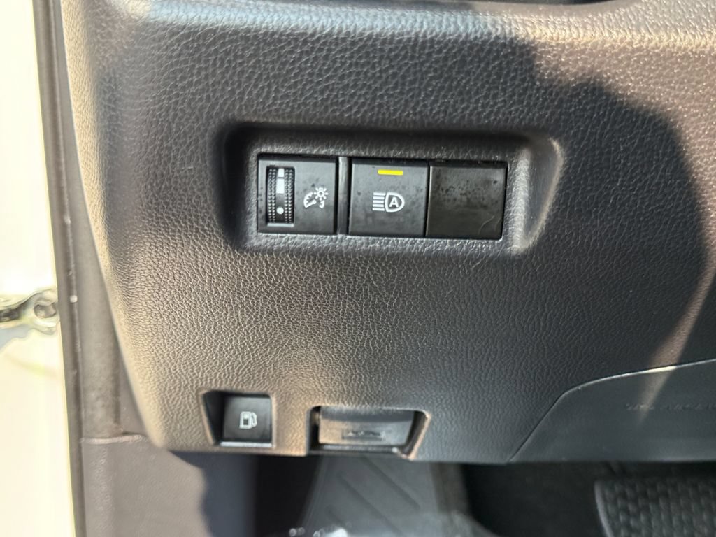 Used 2025 Toyota RAV4 LE AWD/4WD image 20