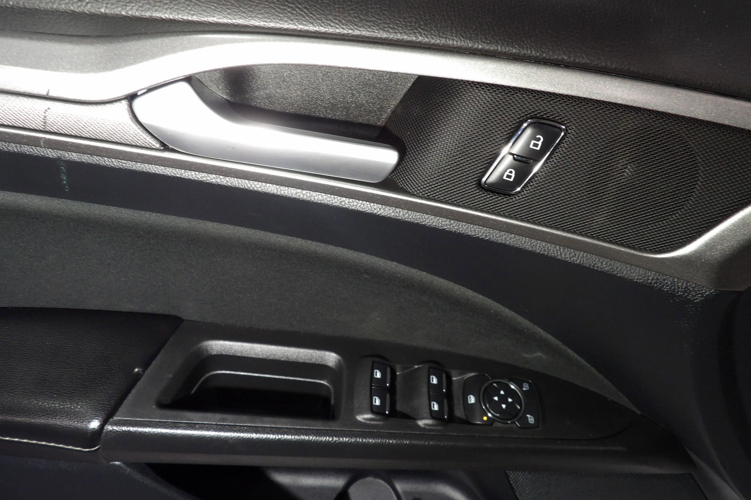 Used 2020 Ford Fusion SE image 8