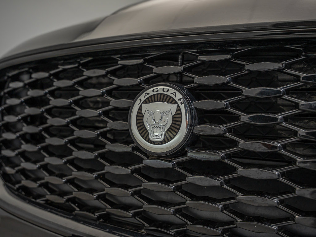 Used 2024 Jaguar XF R-Dynamic SE AWD/4WD image 11