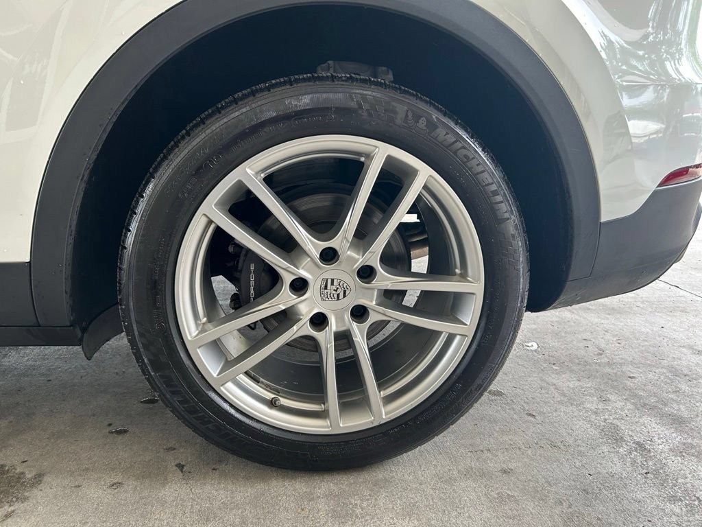 Used 2019 Porsche Cayenne AWD/4WD image 16