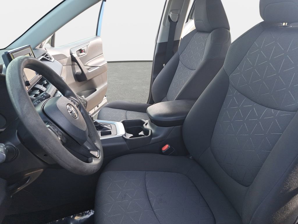 Used 2021 Toyota RAV4 XLE w/ Carpet Mat Package (TMS) AWD/4WD image 16