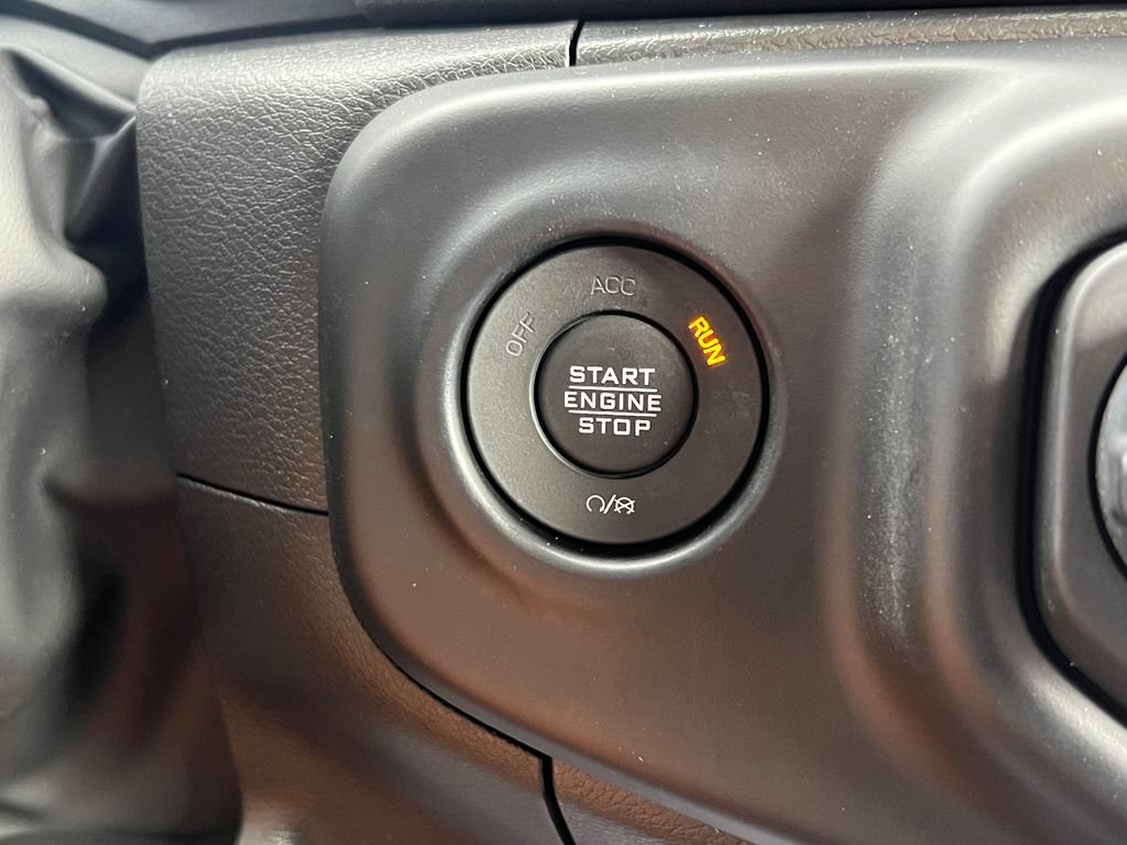 Used 2022 Jeep Wrangler Unlimited Sahara AWD/4WD image 31