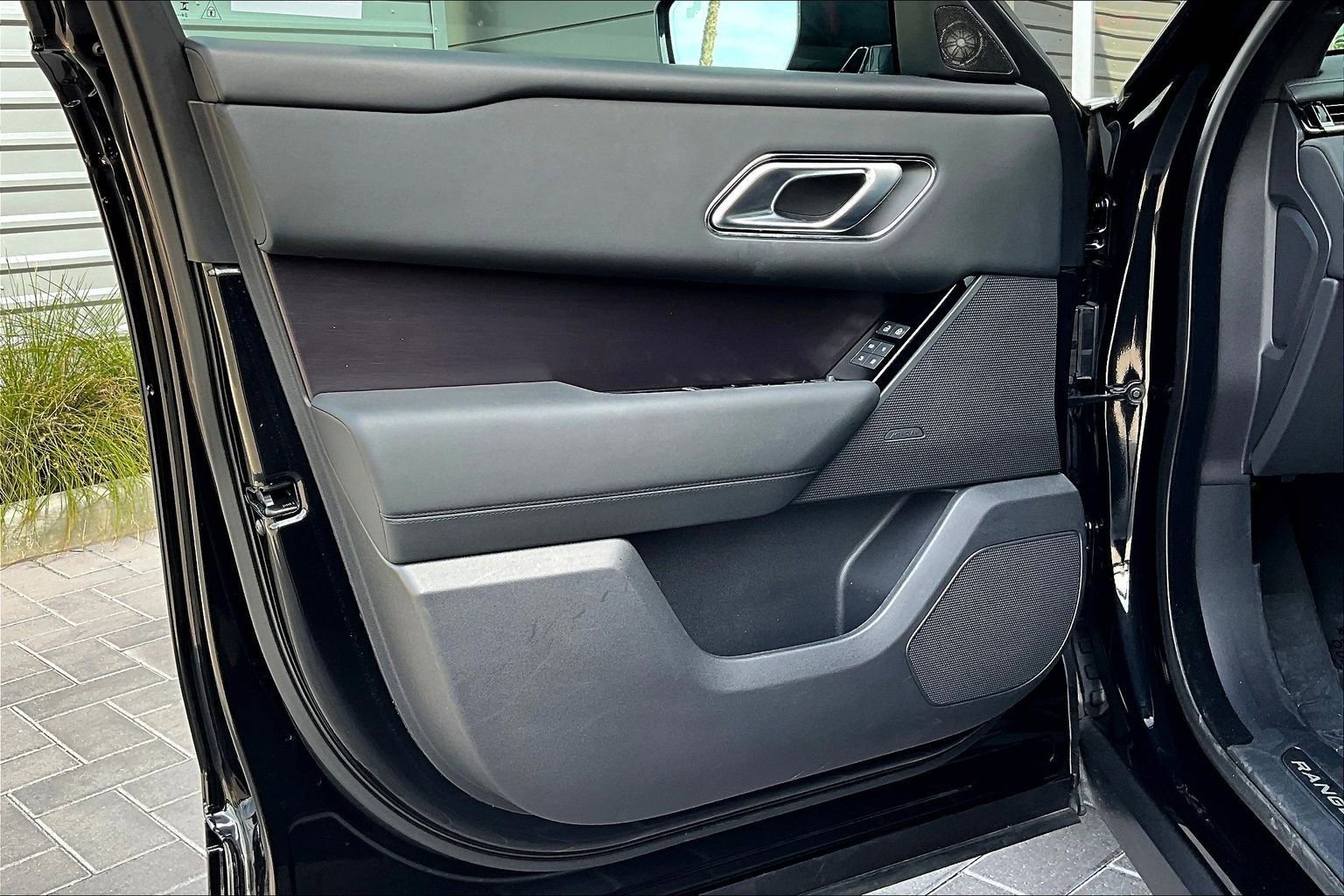 Used 2026 Land Rover Range Rover Velar Dynamic SE image 23