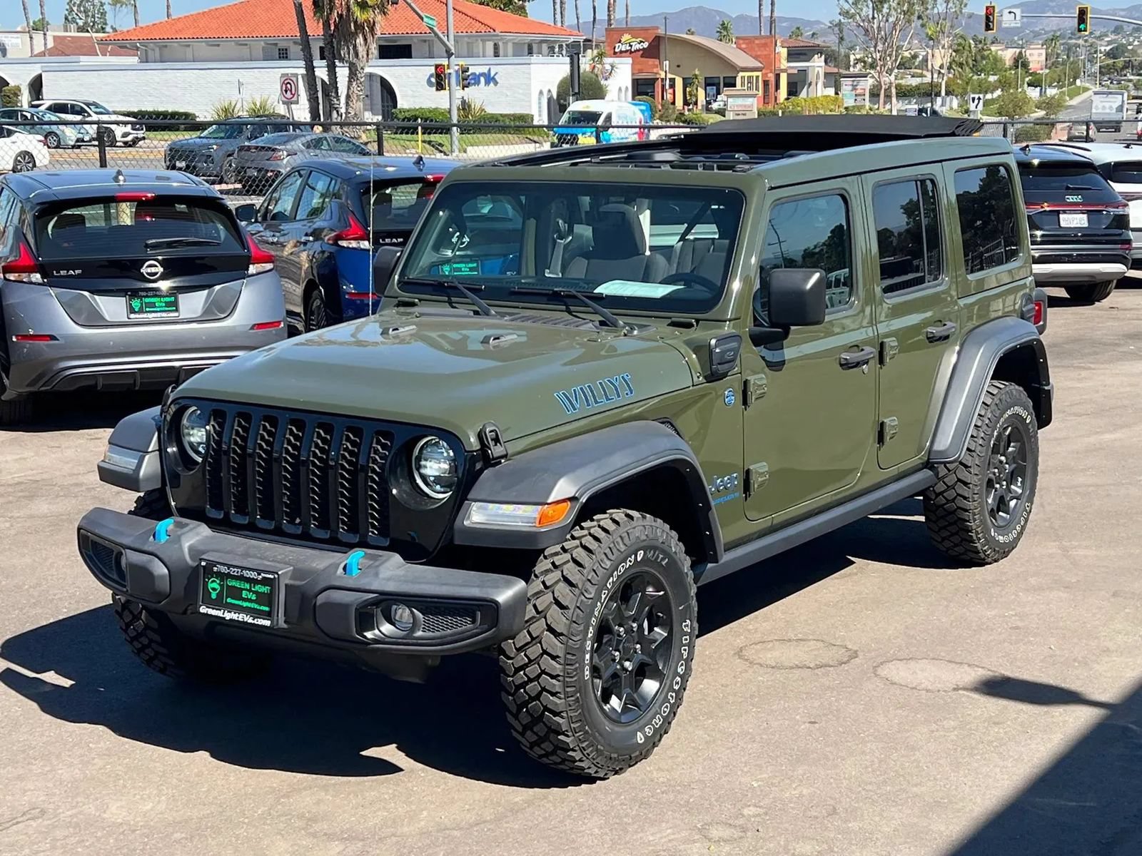 Used 2023 Jeep Wrangler Unlimited w/ Sun & Screen Package AWD/4WD image 1
