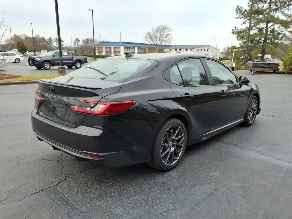 Used 2025 Toyota Camry SE w/ Convenience Package image 3