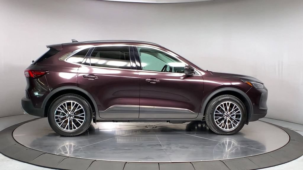 New 2023 Ford Escape SE w/ PHEV Premium Package FWD image 9
